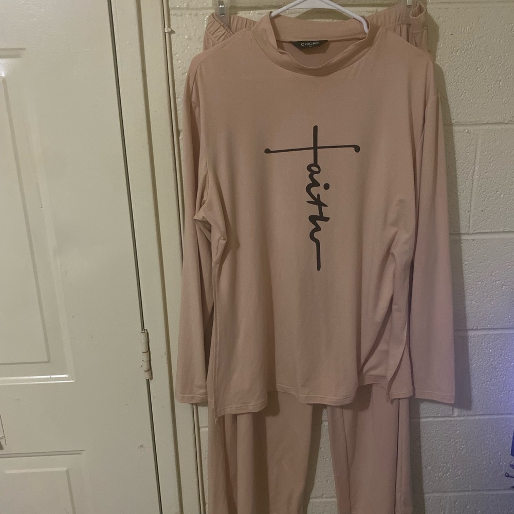 Faith Graphic Lounge Set